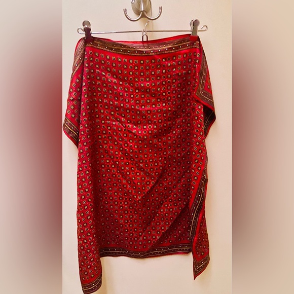 Women’s Vintage Classic Square Scarf - Picture 4 of 5